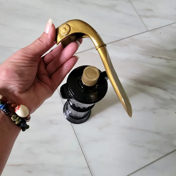 NIB Vintage Avon Pump Decanter Wild Country After Shave Lotion with Original Box - Picture 9 of 10